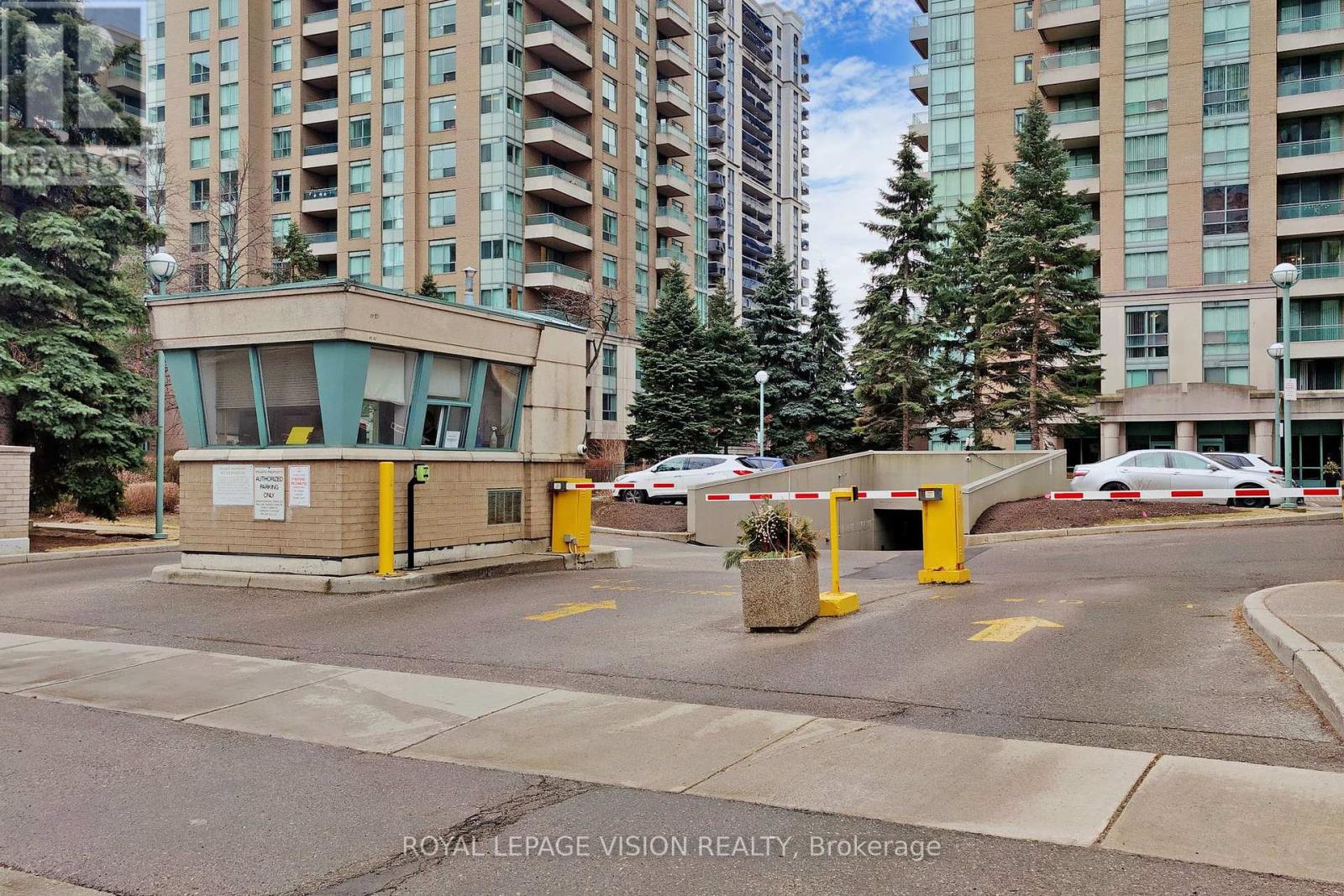 1905 - 3 Pemberton Avenue, Toronto, Ontario  M2M 4M1 - Photo 2 - C12376754