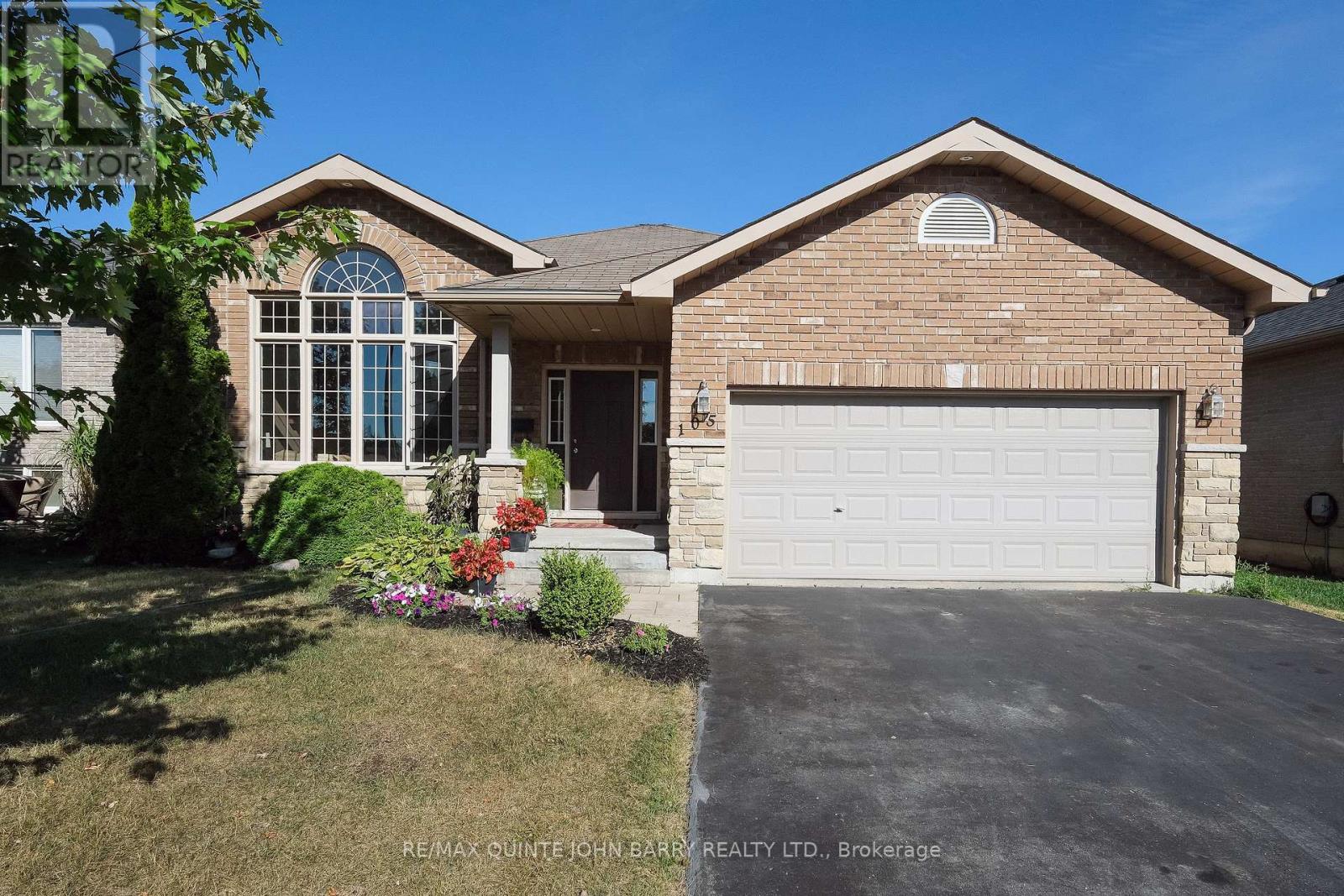 105 Parkview Heights, Quinte West, Ontario  K8V 0A2 - Photo 2 - X12354167