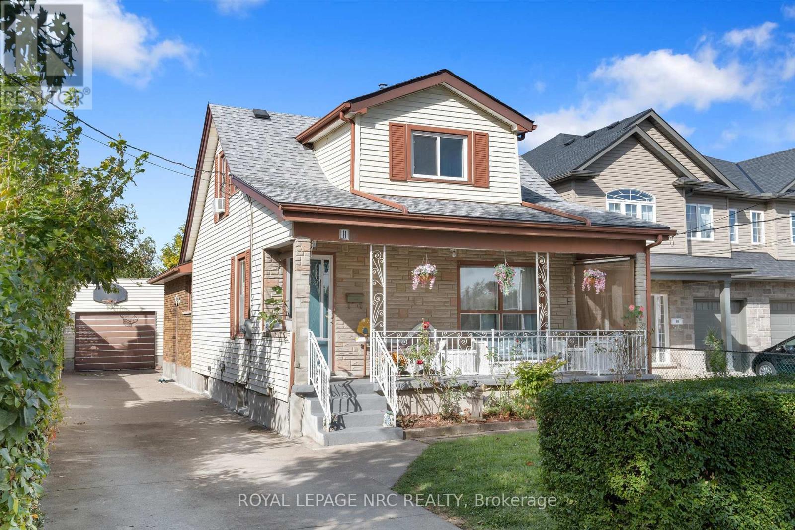11 Cleveland Street, Thorold (Thorold Downtown), Ontario  L2V 3K3 - Photo 1 - X12301097