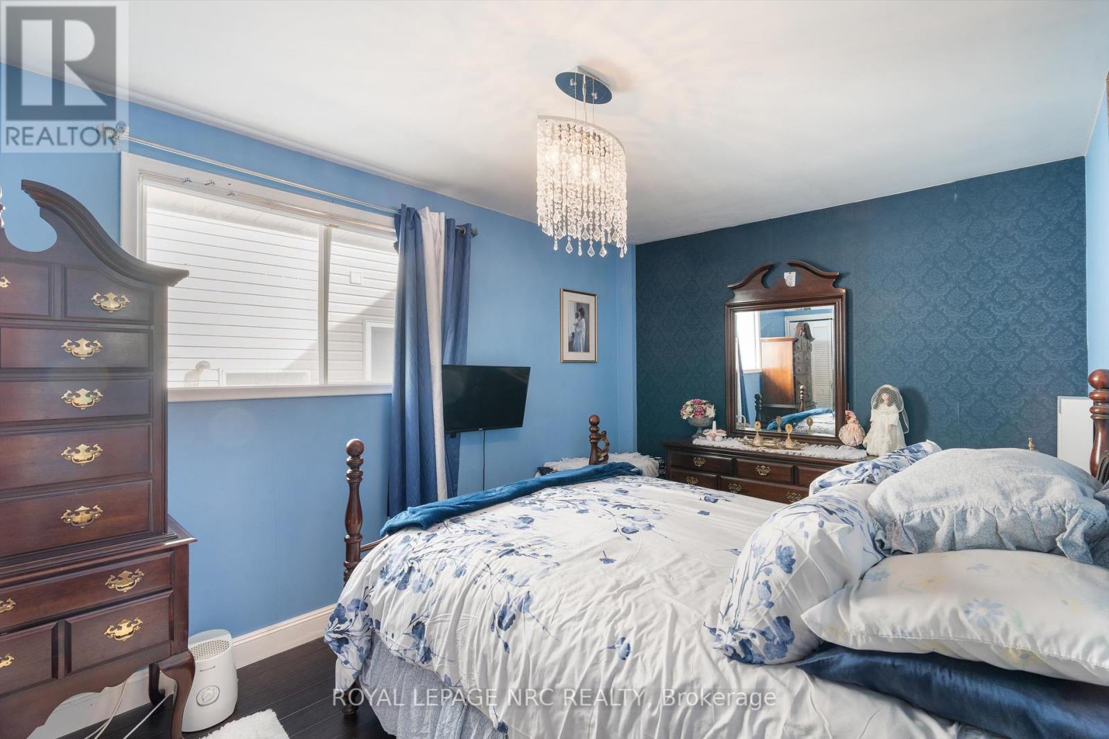11 Cleveland Street, Thorold (Thorold Downtown), Ontario  L2V 3K3 - Photo 10 - X12301097