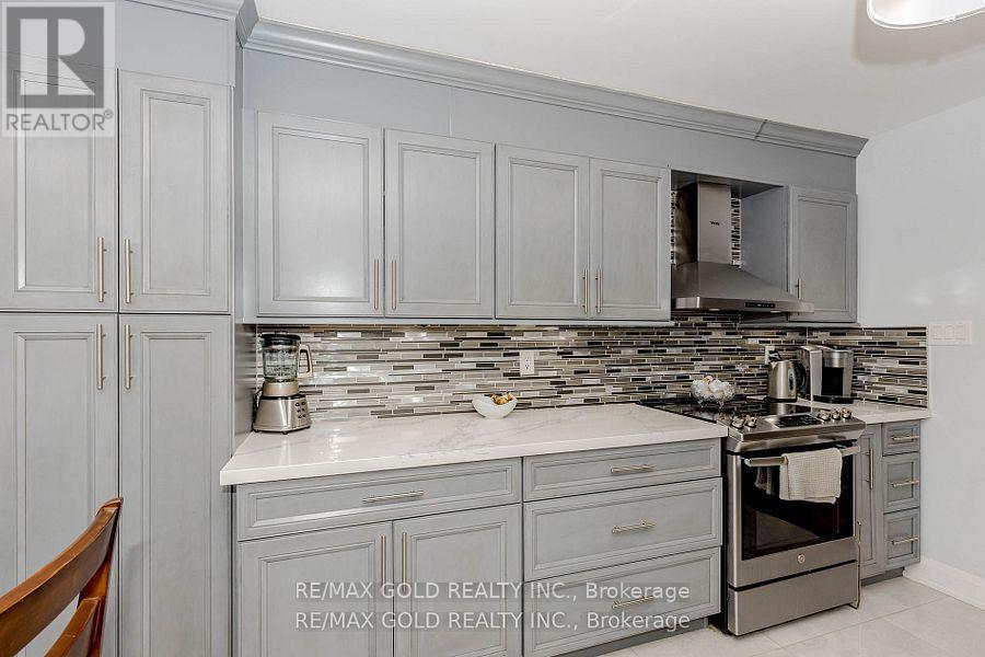 139 Chipmunk Crescent, Brampton, Ontario  L6R 1B7 - Photo 12 - W12431751