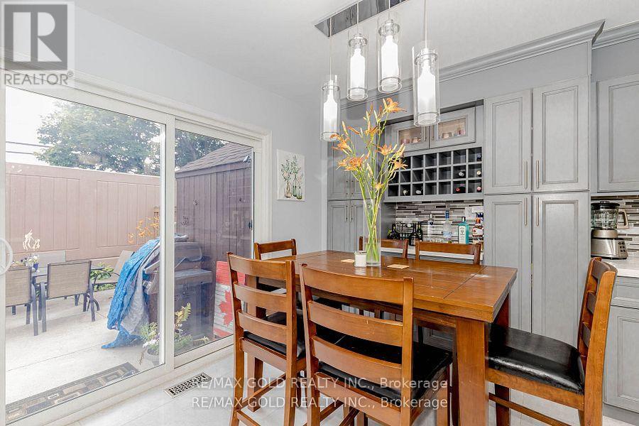 139 Chipmunk Crescent, Brampton, Ontario  L6R 1B7 - Photo 13 - W12431751