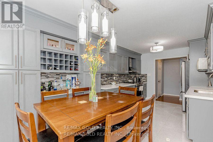 139 Chipmunk Crescent, Brampton, Ontario  L6R 1B7 - Photo 14 - W12431751