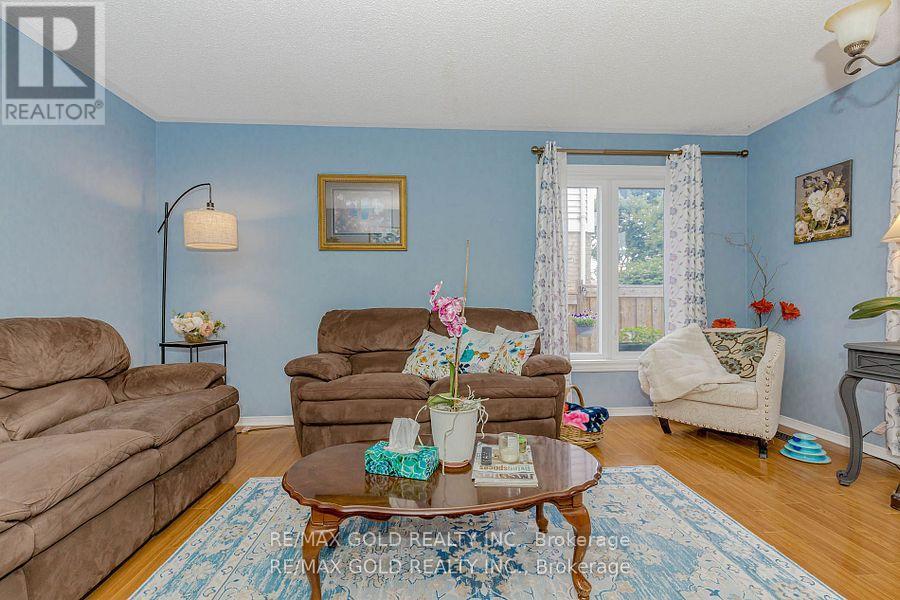 139 Chipmunk Crescent, Brampton, Ontario  L6R 1B7 - Photo 5 - W12431751