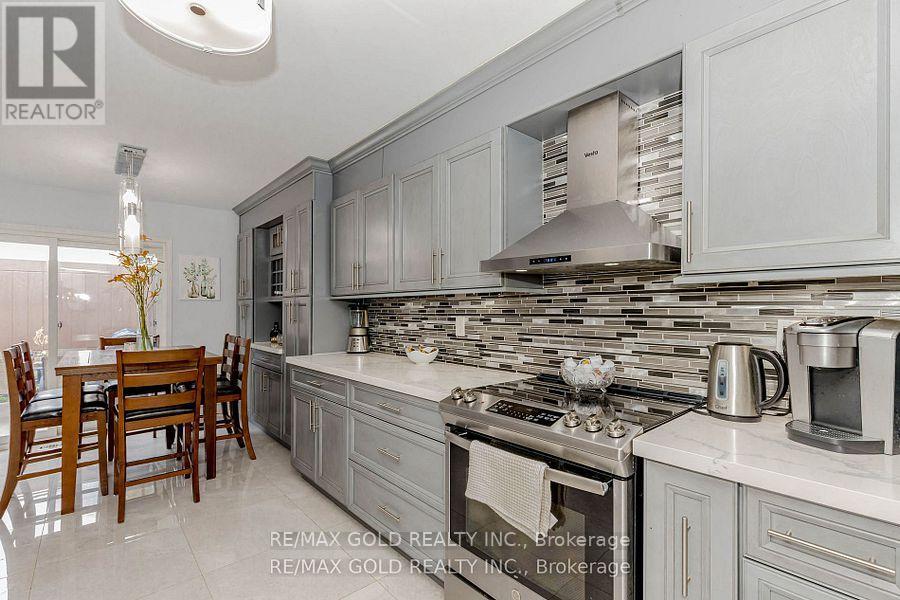 139 Chipmunk Crescent, Brampton, Ontario  L6R 1B7 - Photo 8 - W12431751