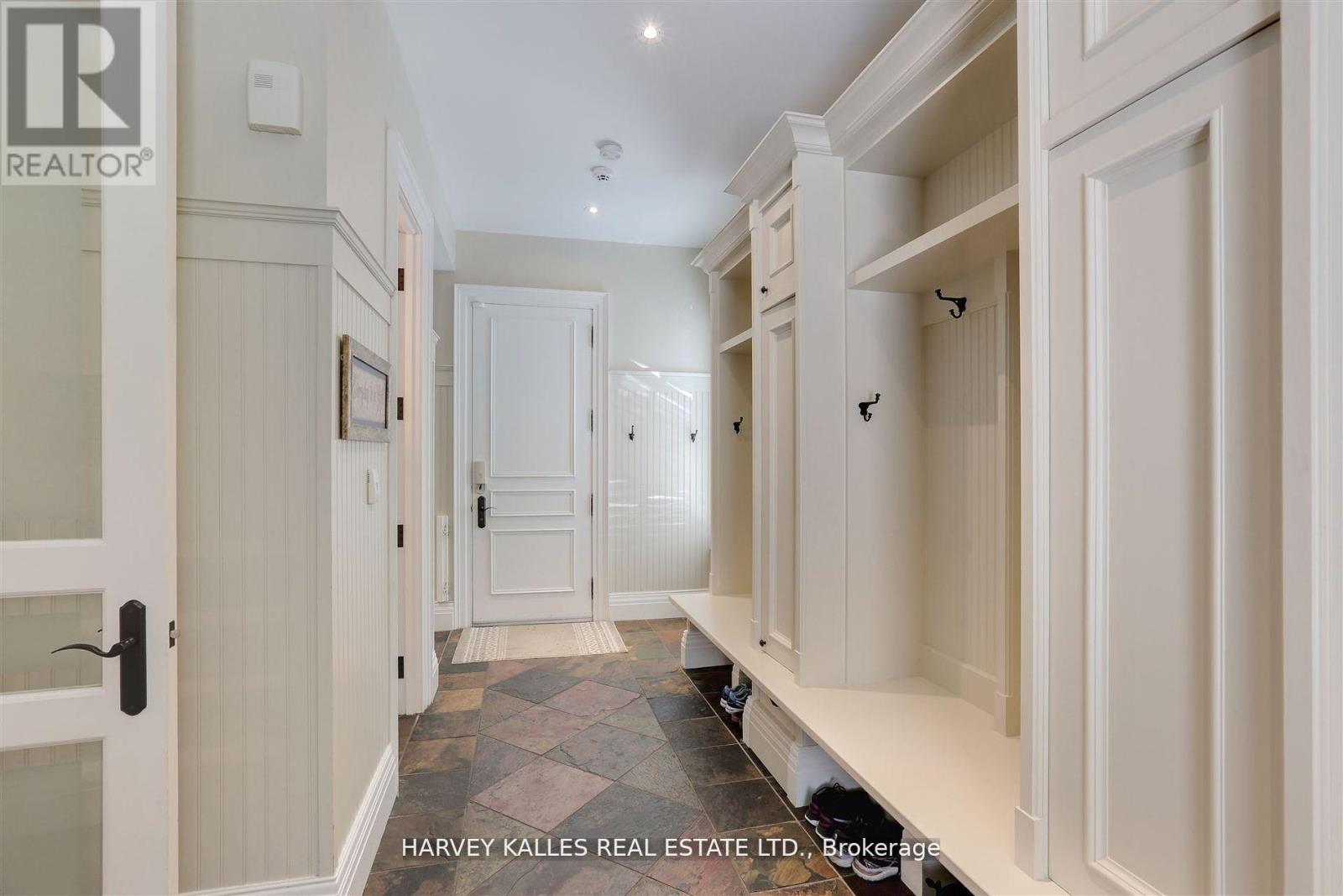 1199 Tecumseh Park Crescent, Mississauga, Ontario  L5H 2W8 - Photo 13 - W12431758