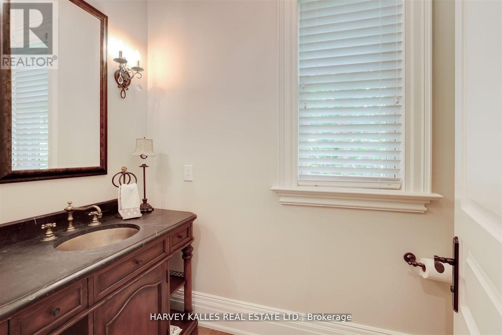 1199 Tecumseh Park Crescent, Mississauga, Ontario  L5H 2W8 - Photo 14 - W12431758