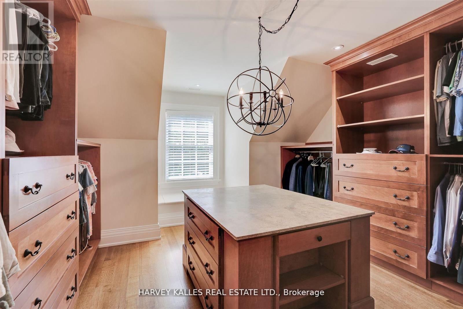 1199 Tecumseh Park Crescent, Mississauga, Ontario  L5H 2W8 - Photo 19 - W12431758