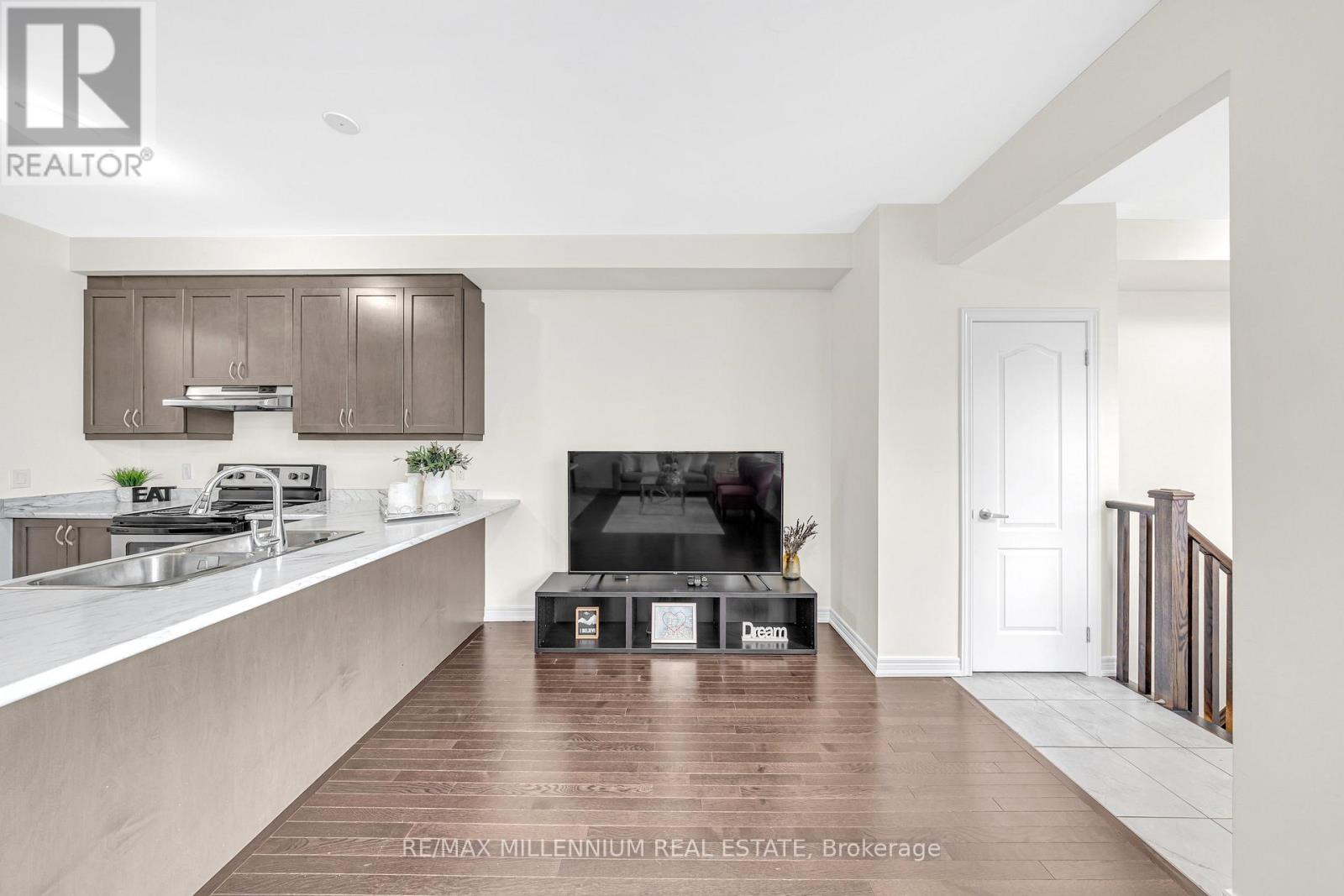 86 Saint Dennis Road, Brampton, Ontario  L6R 0B6 - Photo 17 - W12431773