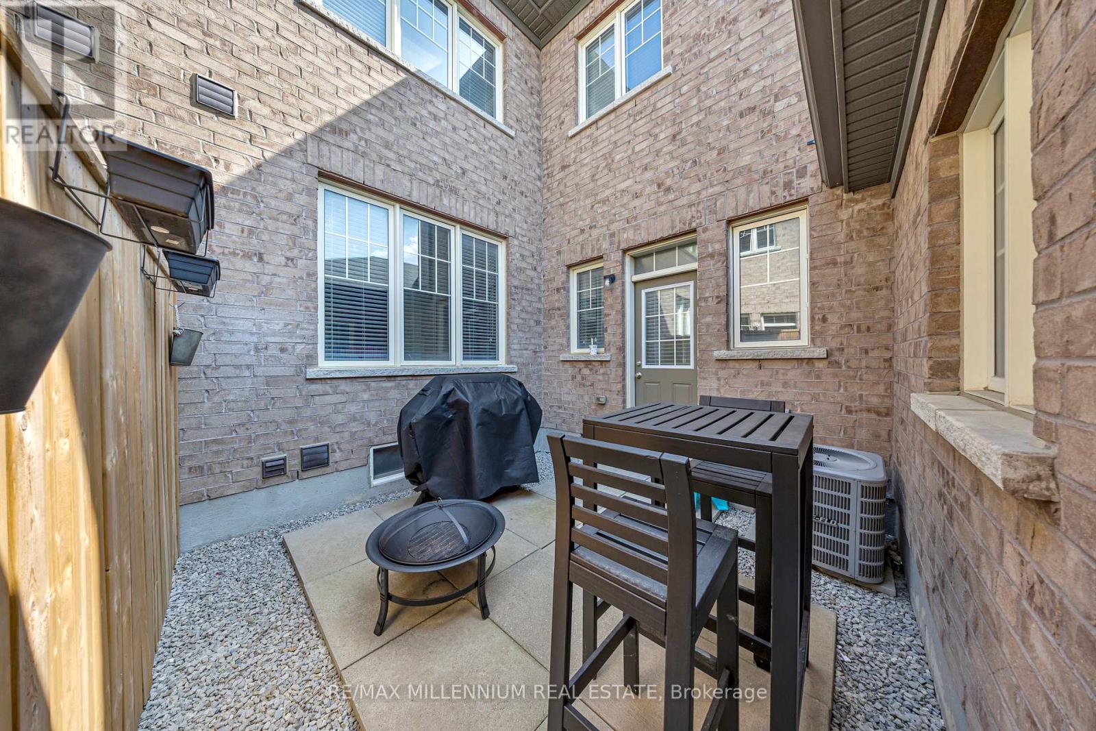 86 Saint Dennis Road, Brampton, Ontario  L6R 0B6 - Photo 33 - W12431773