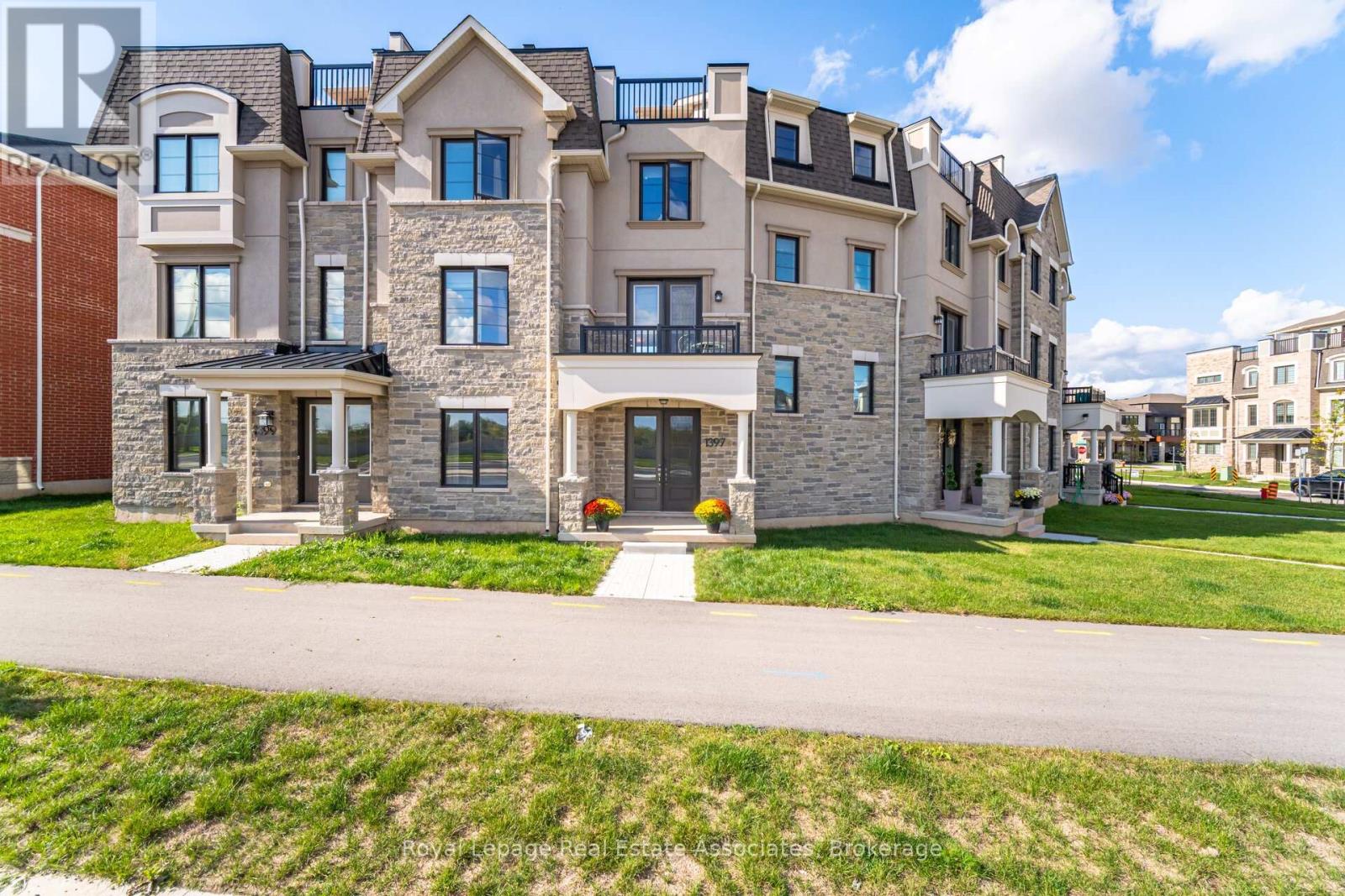 1397 William Halton Parkway, Oakville, Ontario  L6M 5N8 - Photo 2 - W12431787
