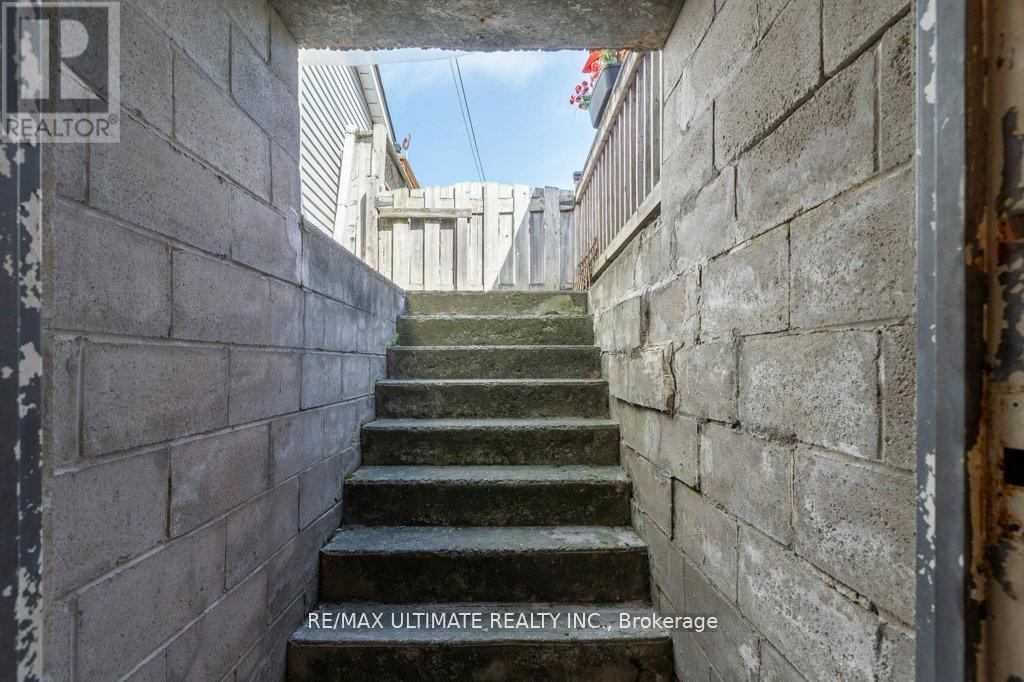281 Boon Avenue, Toronto, Ontario  M6E 4A2 - Photo 31 - W12431798