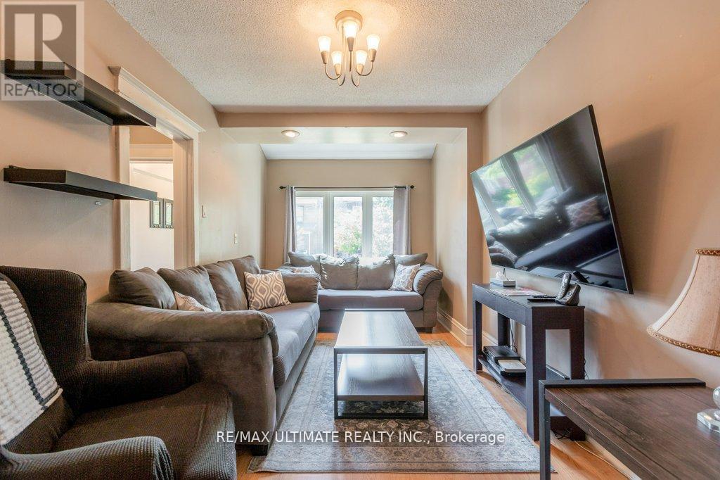 281 Boon Avenue, Toronto, Ontario  M6E 4A2 - Photo 5 - W12431798