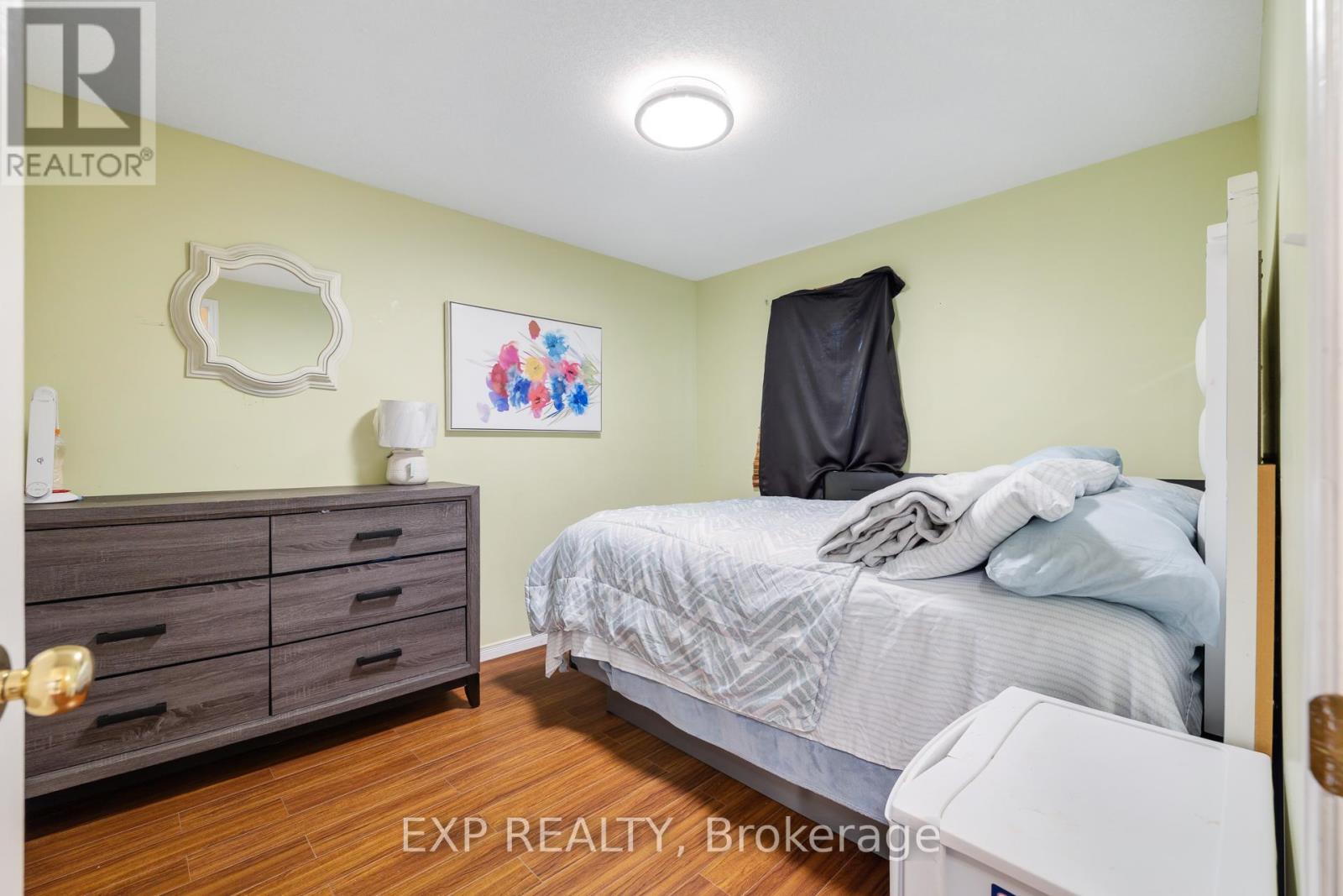 992 Copper Leaf Crescent, Kitchener, Ontario  N2E 3W3 - Photo 11 - X12431790