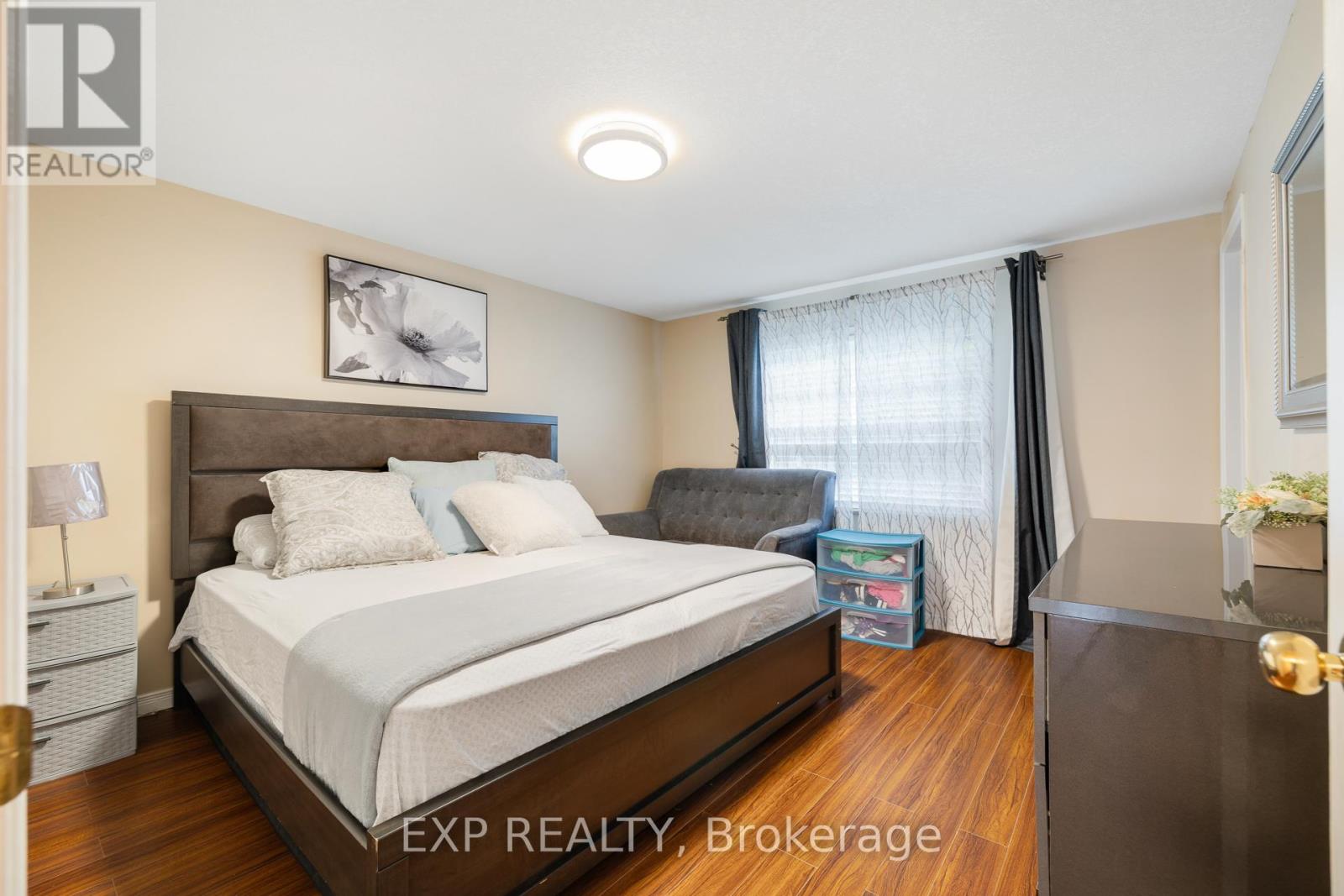 992 Copper Leaf Crescent, Kitchener, Ontario  N2E 3W3 - Photo 12 - X12431790