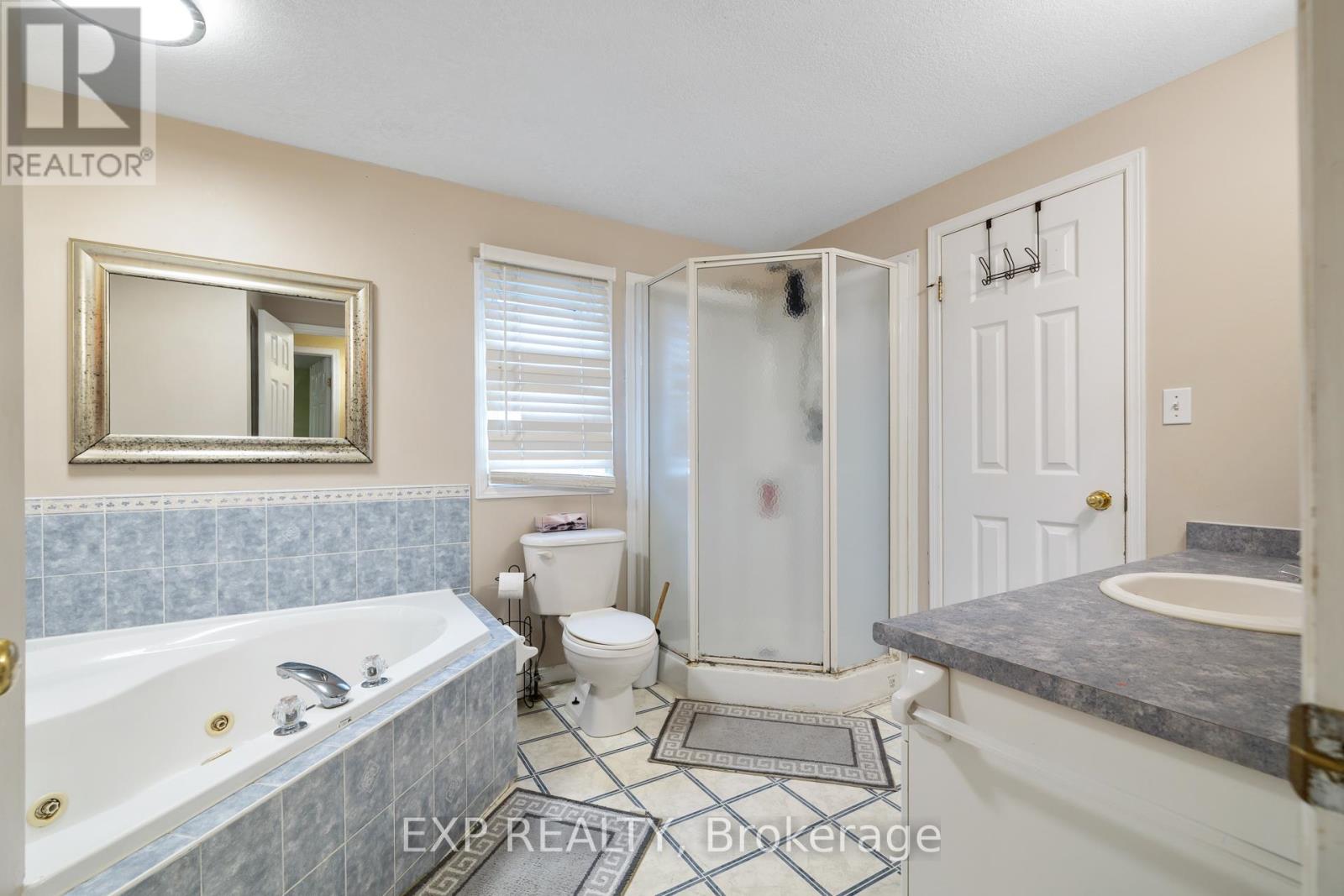 992 Copper Leaf Crescent, Kitchener, Ontario  N2E 3W3 - Photo 15 - X12431790