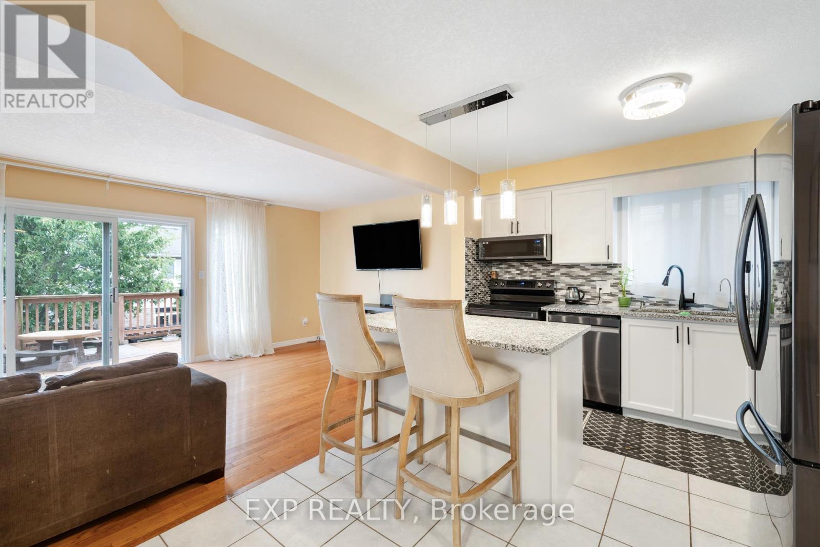 992 Copper Leaf Crescent, Kitchener, Ontario  N2E 3W3 - Photo 5 - X12431790