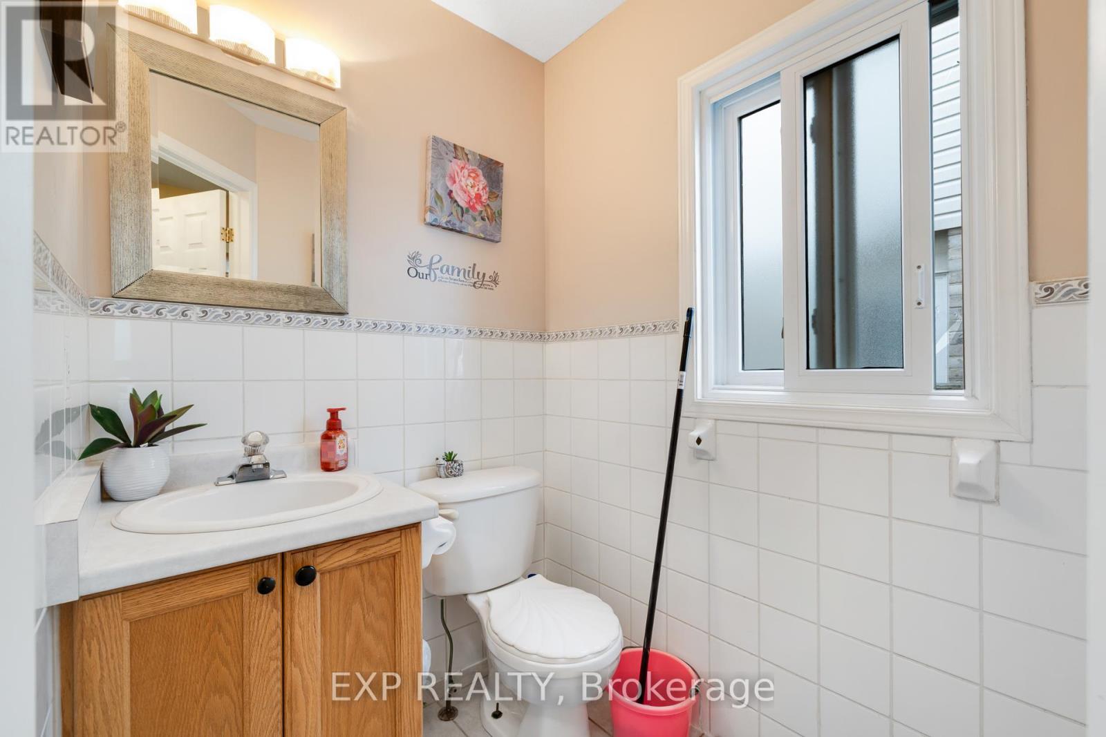 992 Copper Leaf Crescent, Kitchener, Ontario  N2E 3W3 - Photo 6 - X12431790