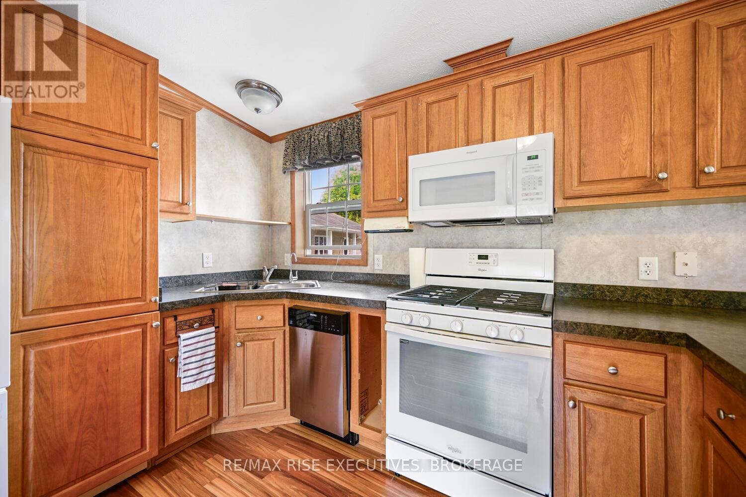 25 Park Street, Leeds And The Thousand Islands, Ontario  K0E 1N0 - Photo 36 - X12432062