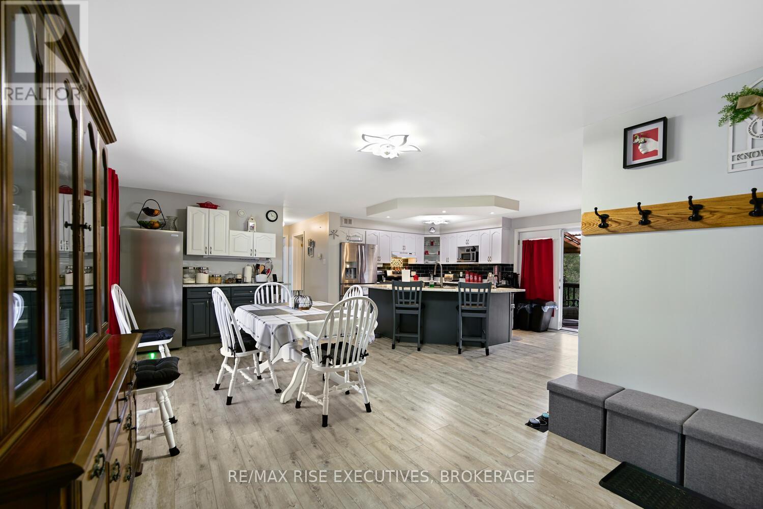 25 Park Street, Leeds And The Thousand Islands, Ontario  K0E 1N0 - Photo 4 - X12432062