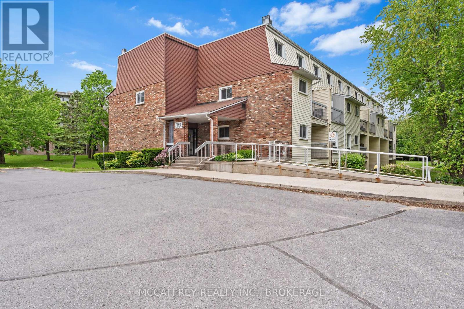 102 - 1010 Pembridge Crescent, Kingston, Ontario  K7P 1A3 - Photo 2 - X12432072