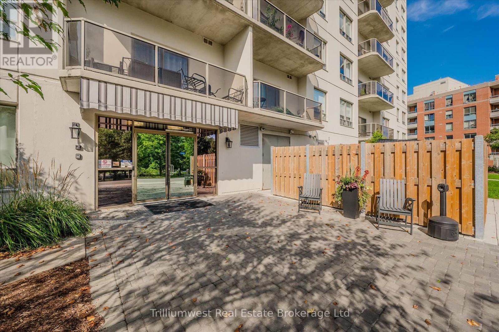 304 - 60 Wyndham Street S, Guelph, Ontario  N1E 7H7 - Photo 7 - X12432048