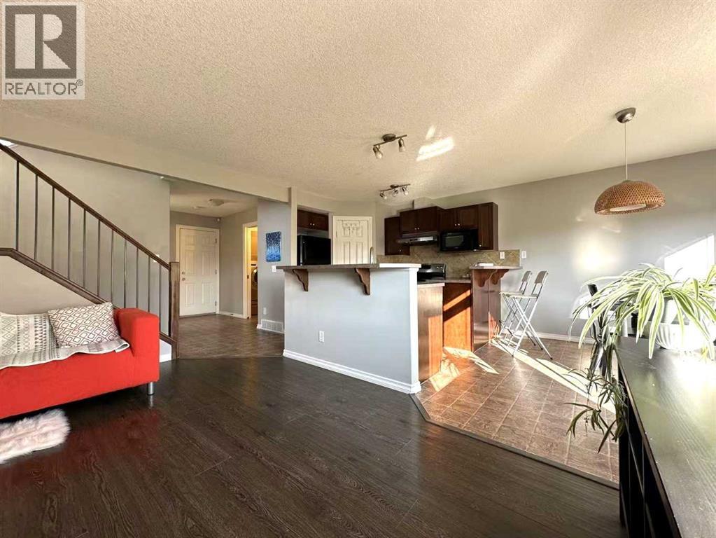 200 Royal Crest View Nw, Calgary, Alberta  T3G 5W3 - Photo 6 - A2254155