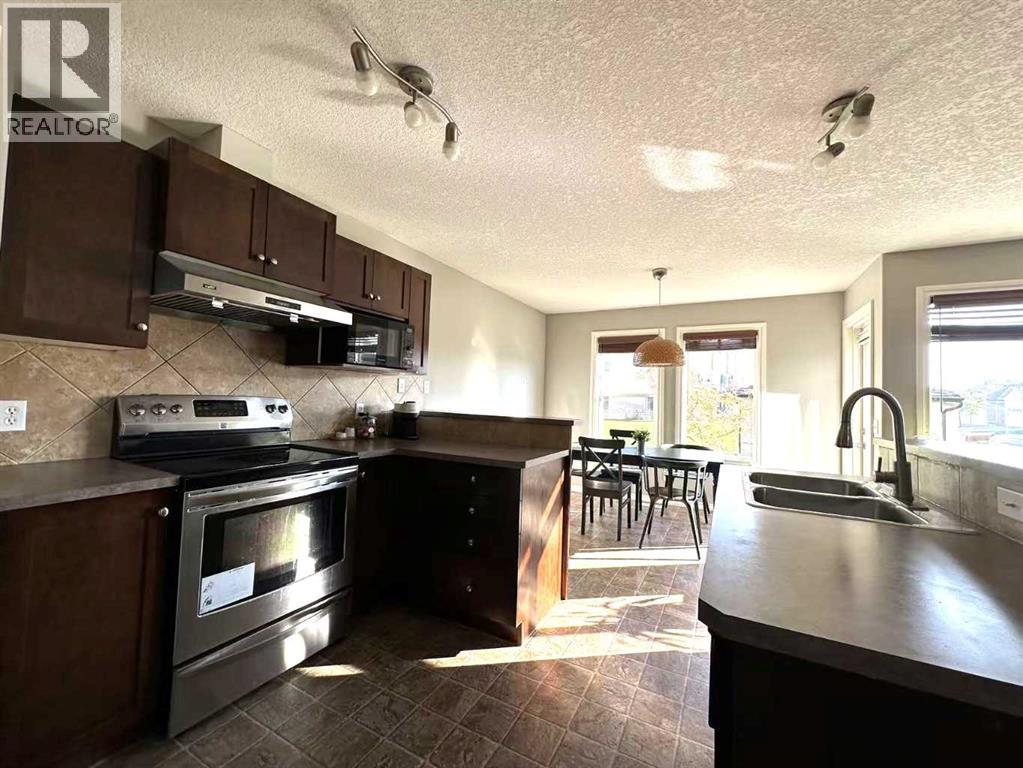 200 Royal Crest View Nw, Calgary, Alberta  T3G 5W3 - Photo 8 - A2254155
