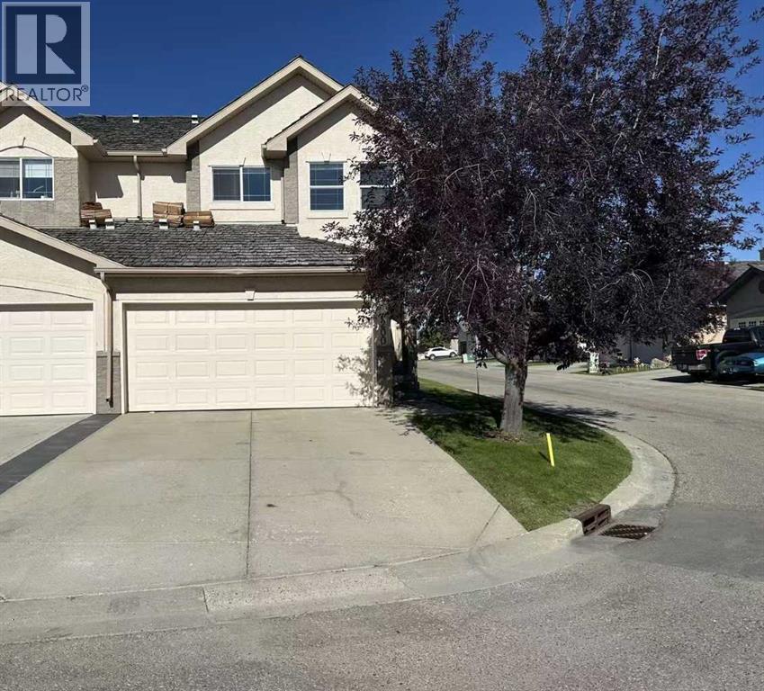 200 Royal Crest View Nw, Calgary, Alberta  T3G 5W3 - Photo 1 - A2254155