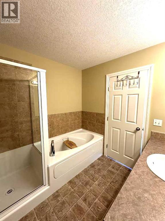 200 Royal Crest View Nw, Calgary, Alberta  T3G 5W3 - Photo 15 - A2254155