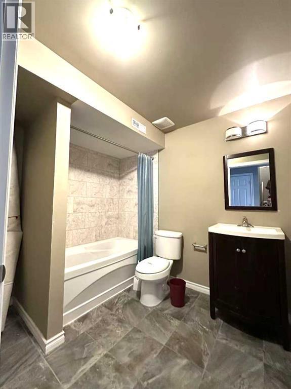 200 Royal Crest View Nw, Calgary, Alberta  T3G 5W3 - Photo 21 - A2254155