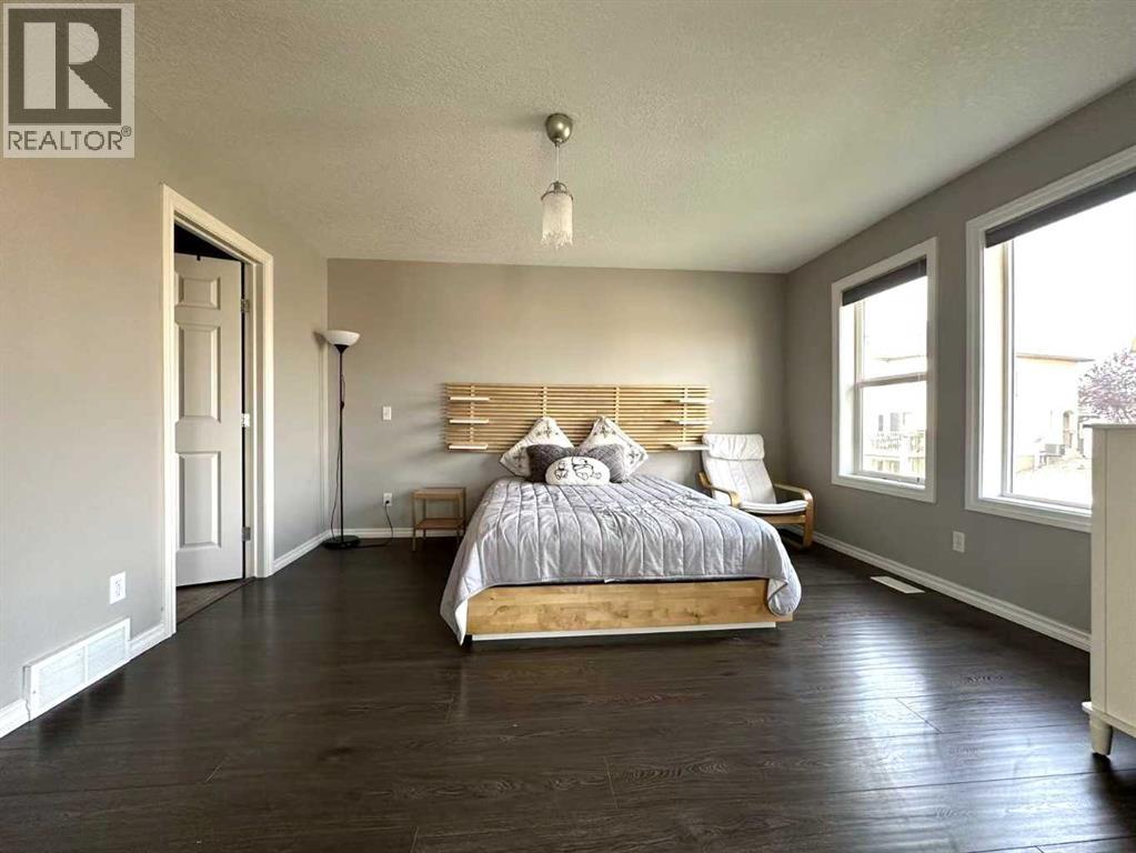 200 Royal Crest View Nw, Calgary, Alberta  T3G 5W3 - Photo 12 - A2254155