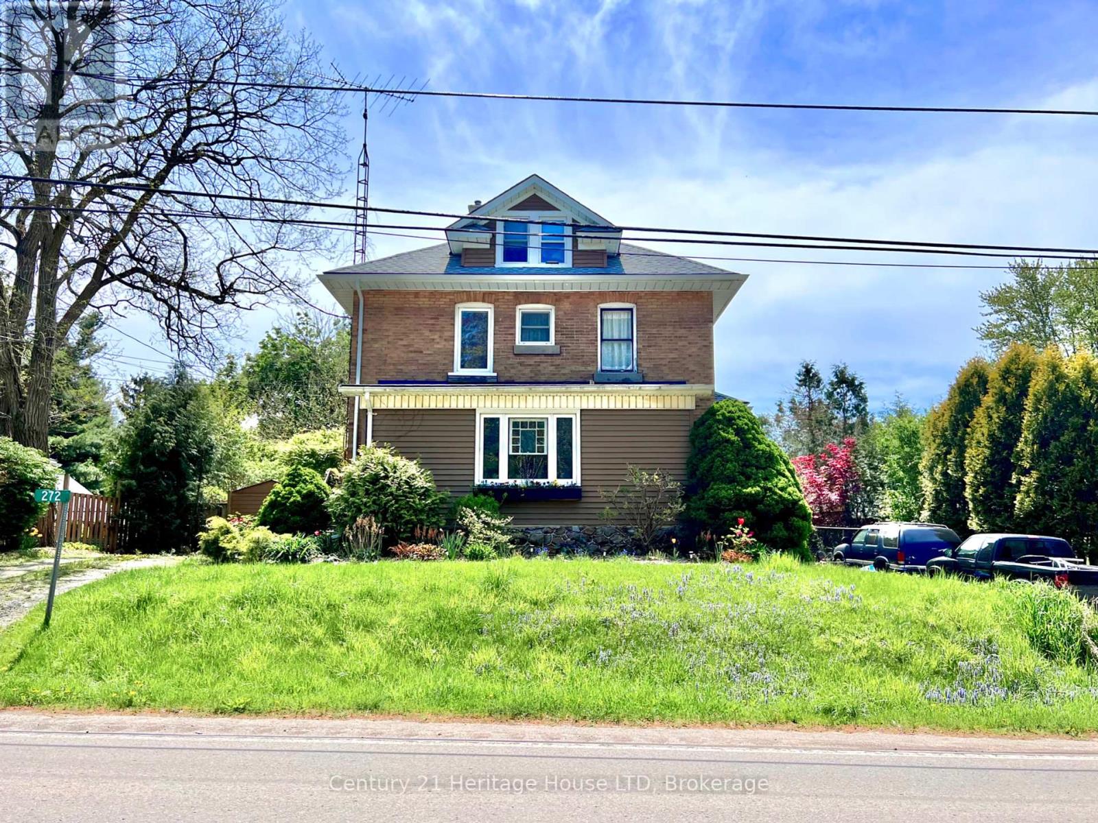 272 Canboro Road, Pelham (Fonthill), Ontario  L0S 1M0 - Photo 1 - X12432003