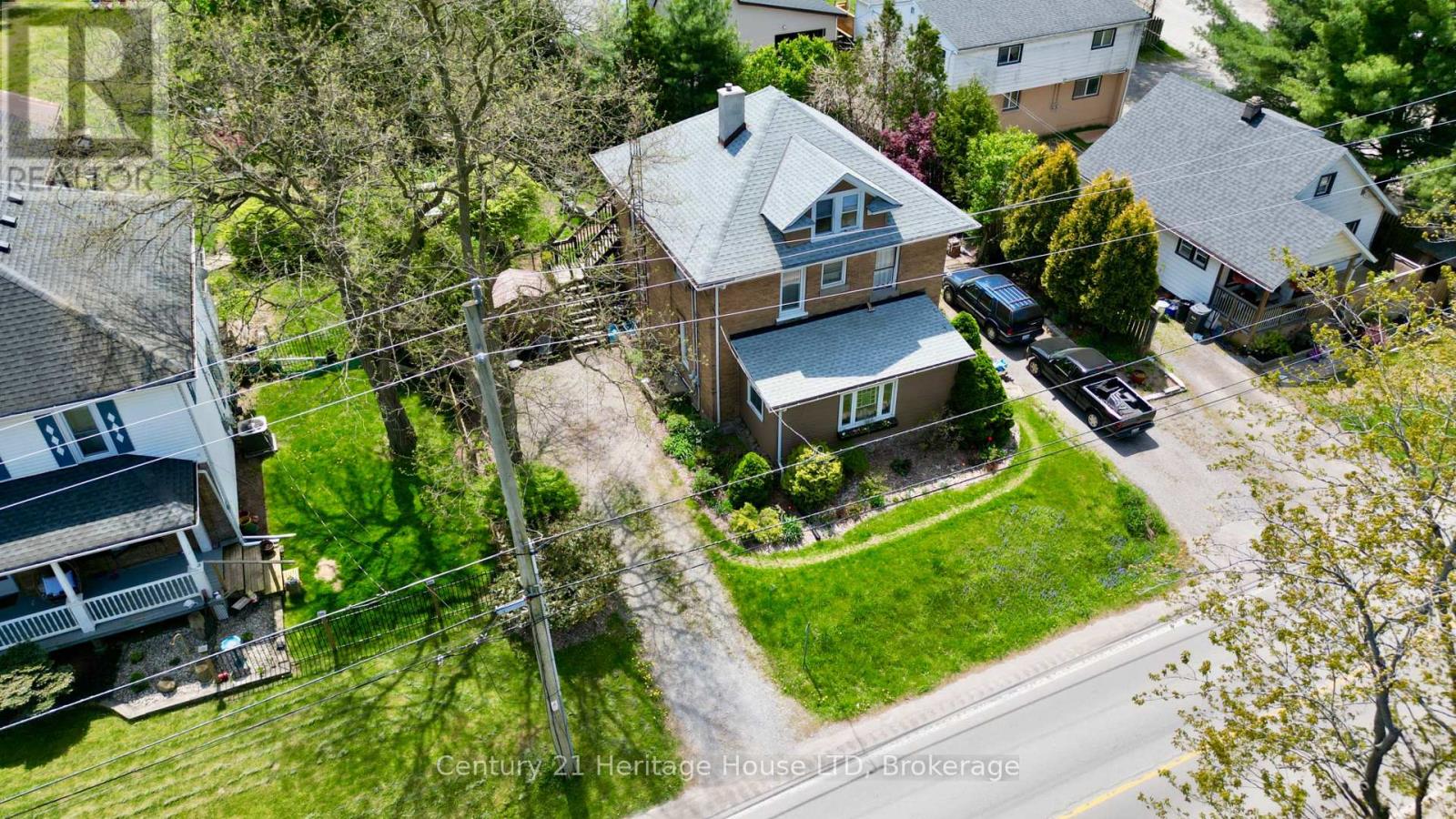 272 Canboro Road, Pelham (Fonthill), Ontario  L0S 1M0 - Photo 5 - X12432003