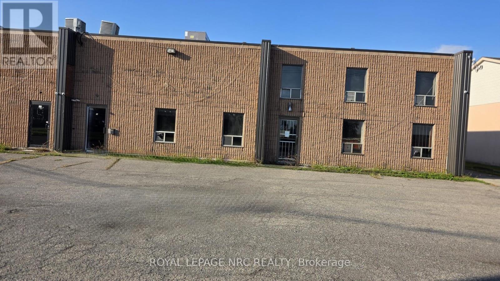 12-18 Clark Street S, Welland, Ontario  L3B 5W6 - Photo 2 - X12432038