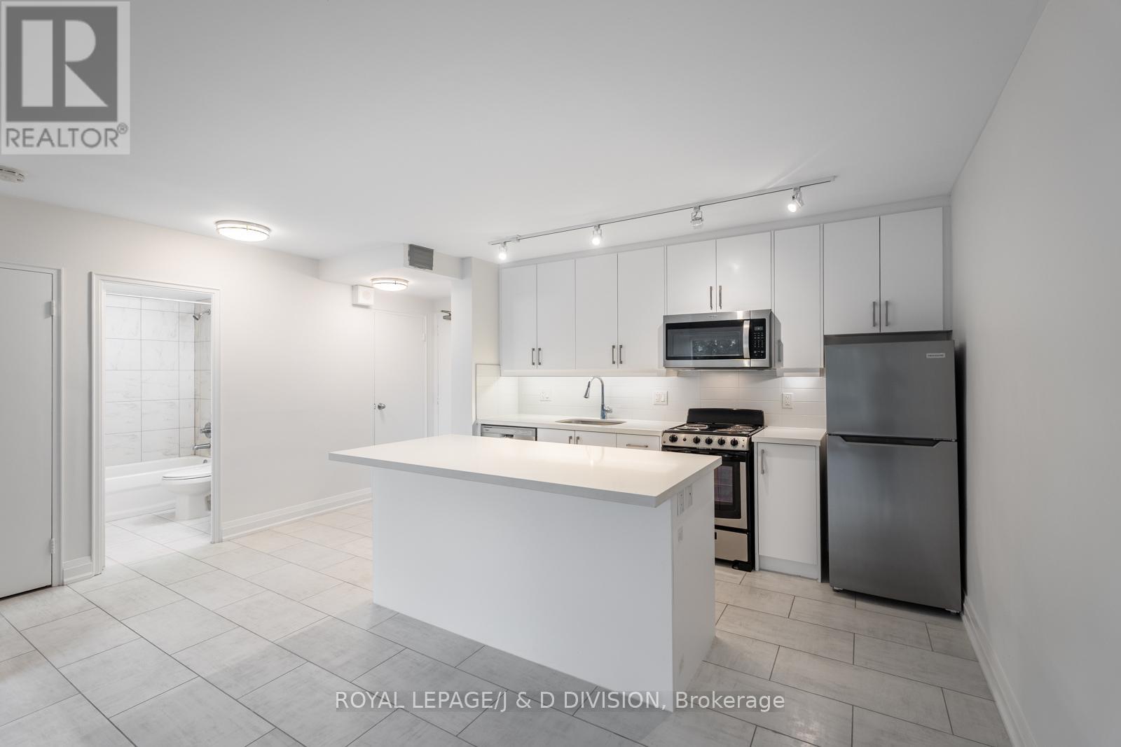 26 - 494 Avenue Road, Toronto, Ontario  M4V 2J5 - Photo 8 - C12431844