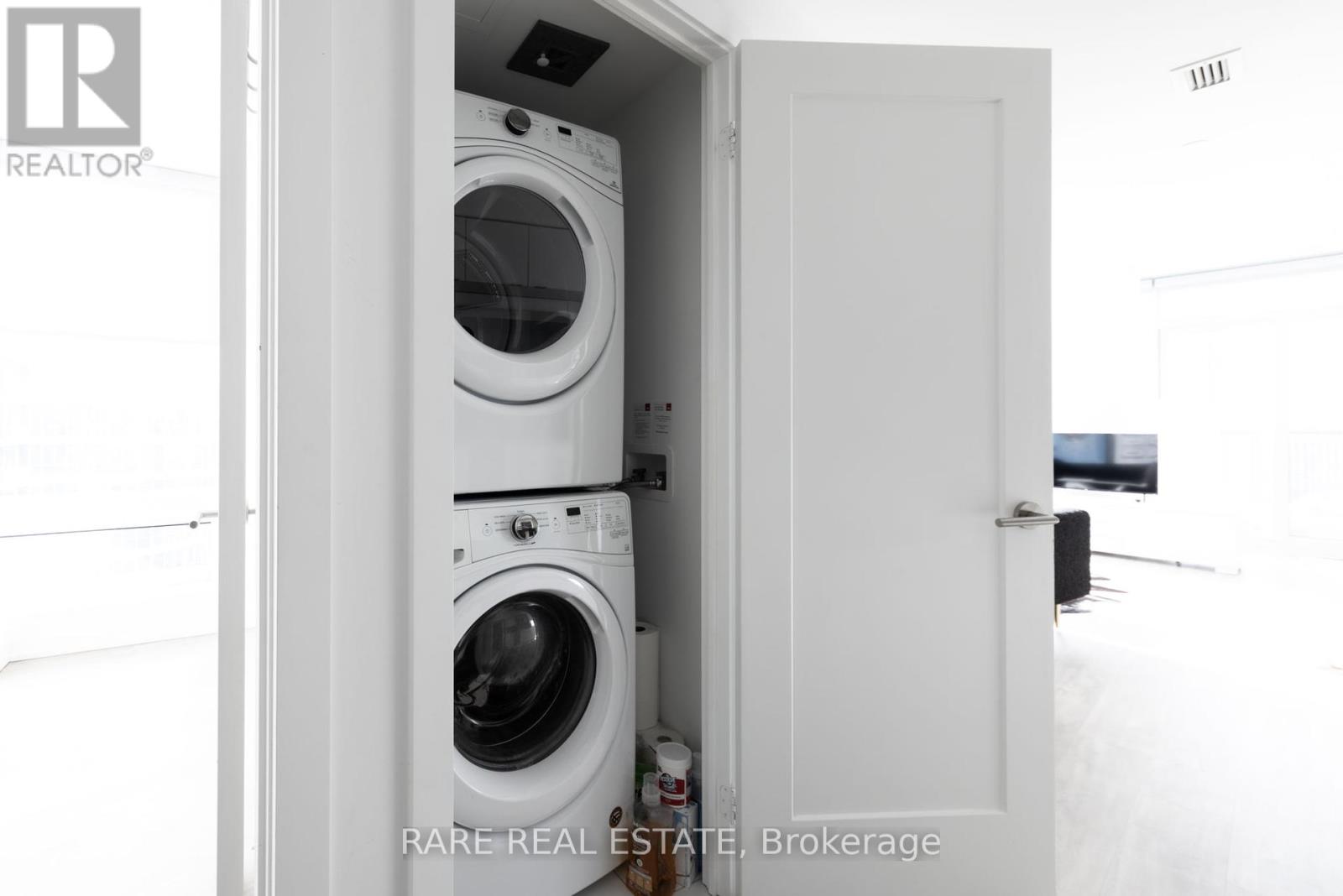 2510 - 10 York Street, Toronto, Ontario  M5J 0E1 - Photo 18 - C12431885