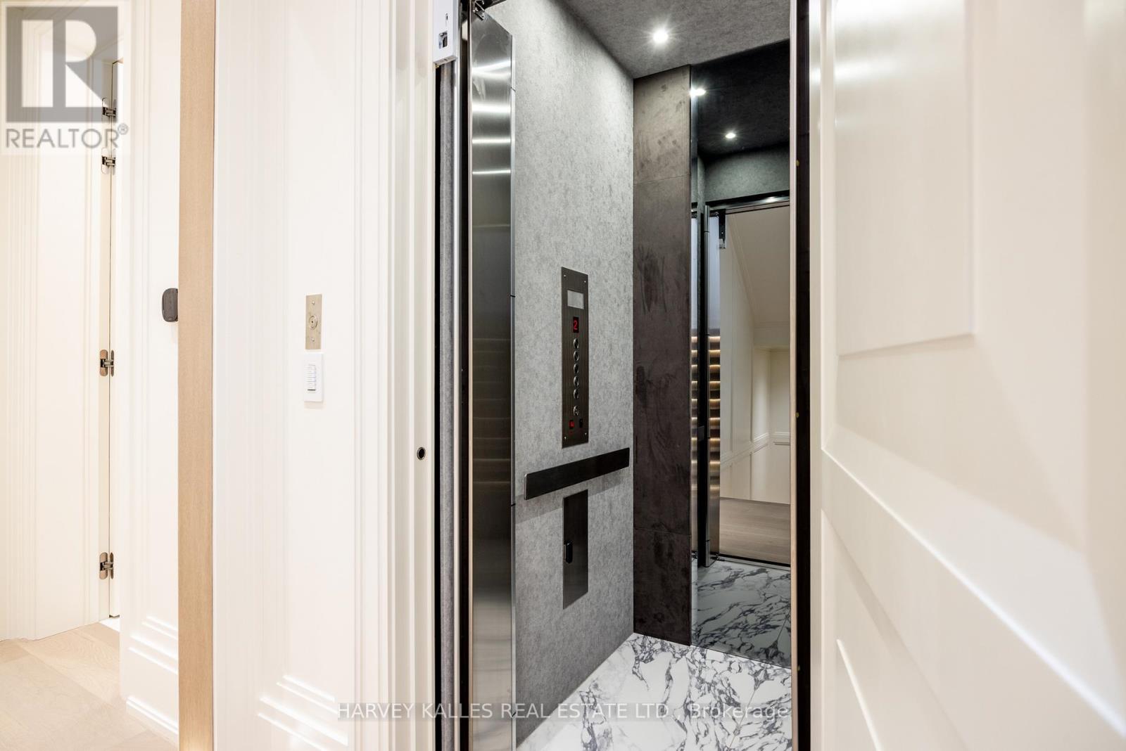 508 St Germain Avenue, Toronto, Ontario  M5M 1X2 - Photo 12 - C12431951