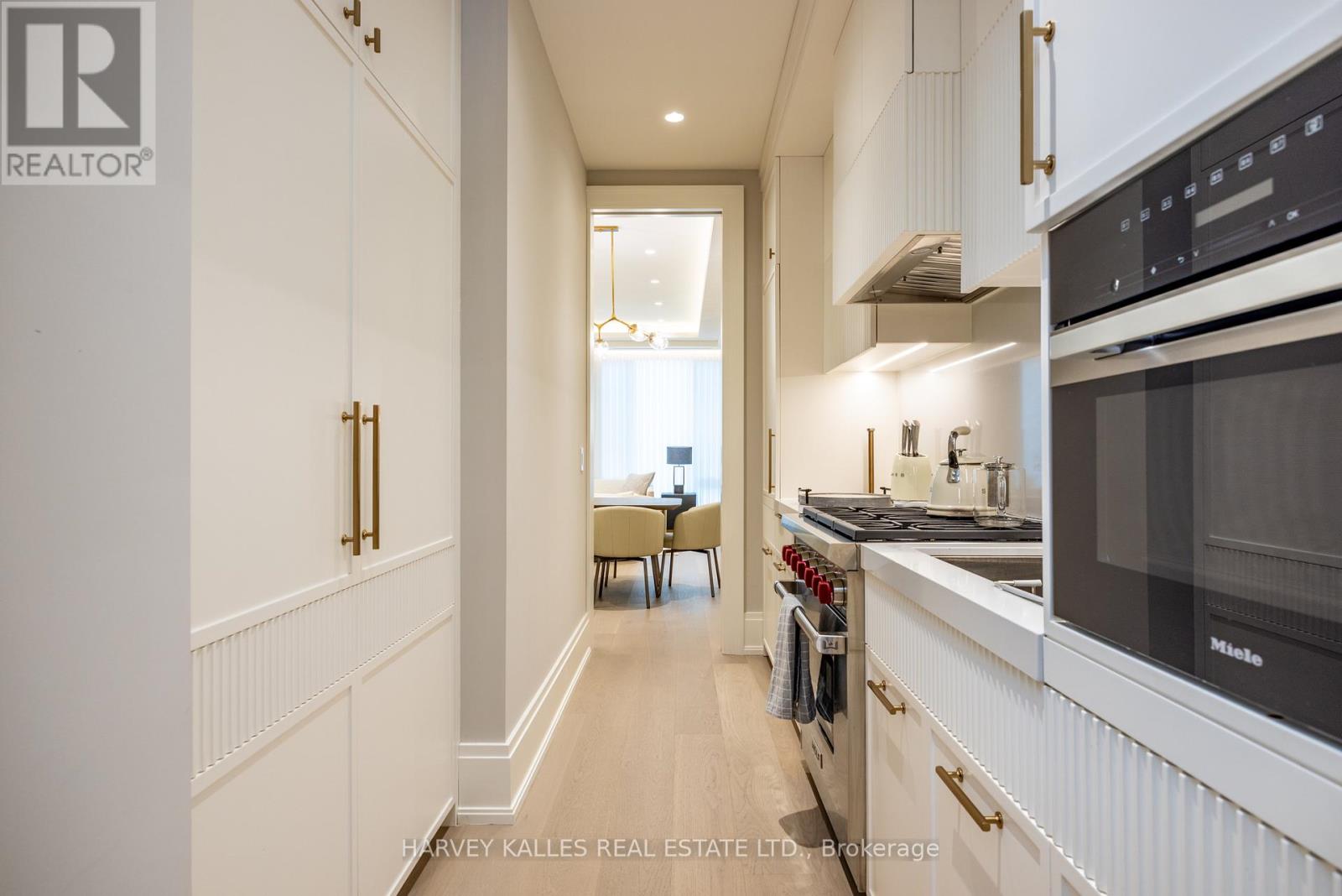 508 St Germain Avenue, Toronto, Ontario  M5M 1X2 - Photo 13 - C12431951