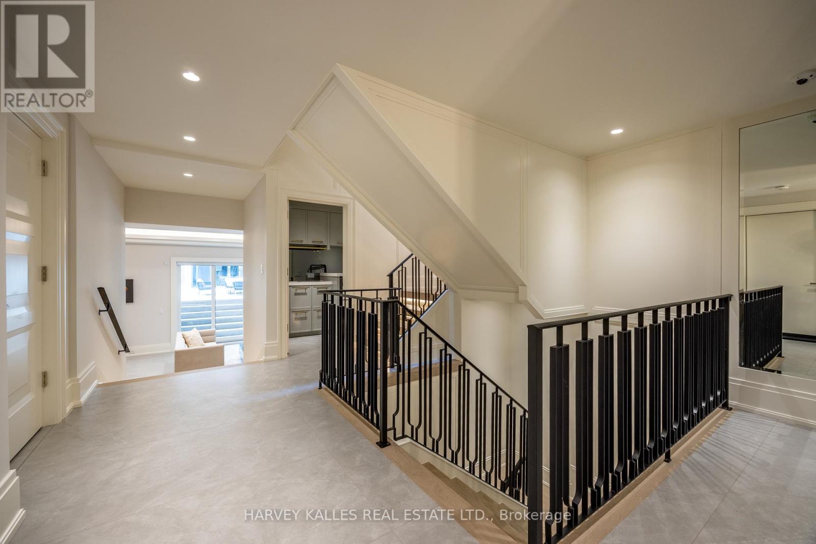508 St Germain Avenue, Toronto, Ontario  M5M 1X2 - Photo 35 - C12431951