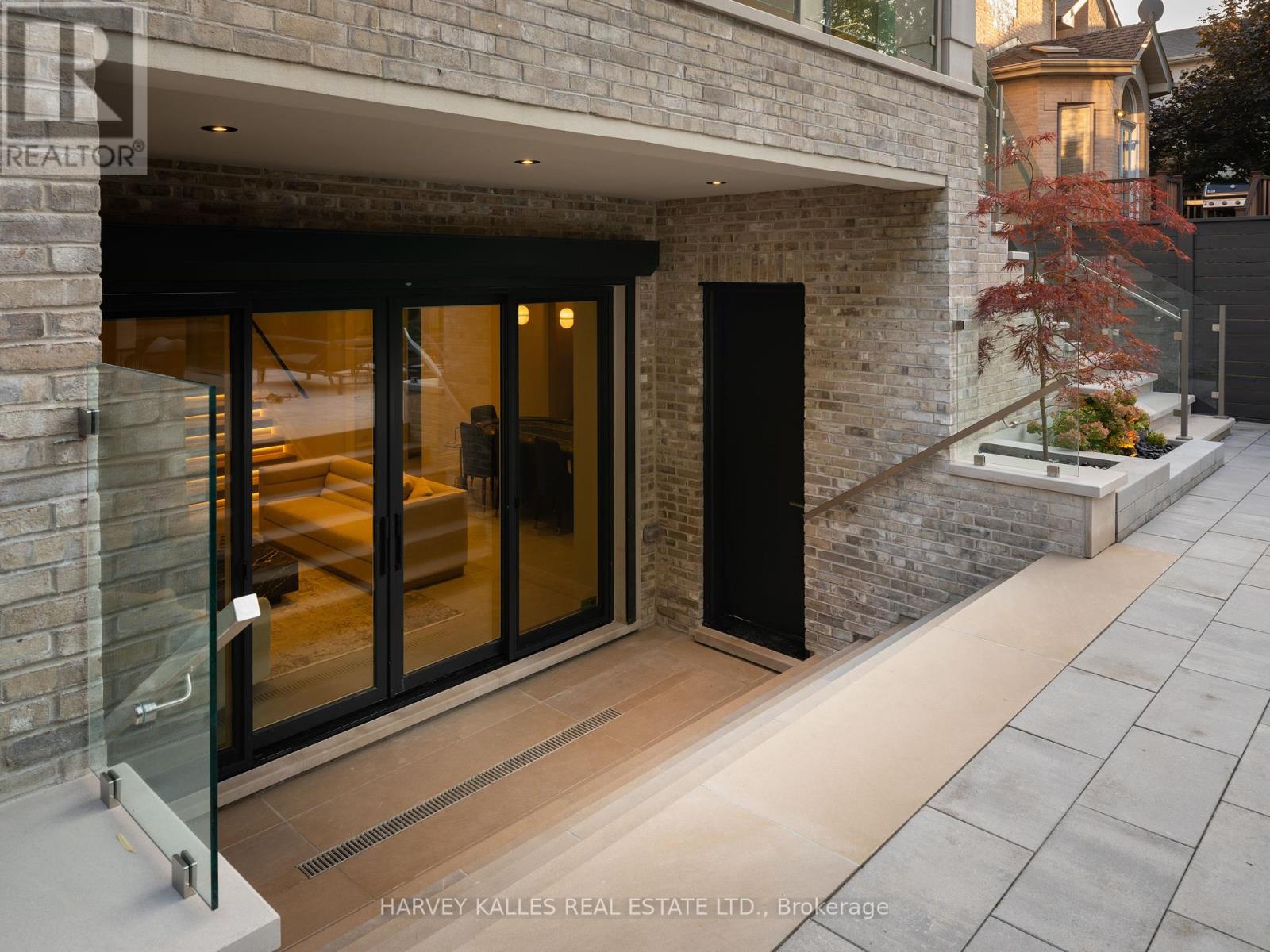 508 St Germain Avenue, Toronto, Ontario  M5M 1X2 - Photo 41 - C12431951