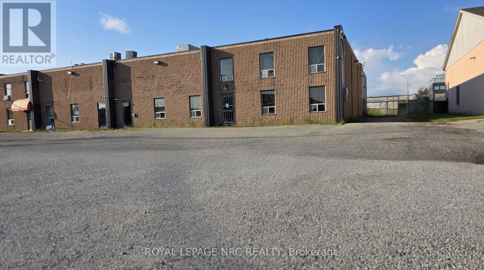 12-18 Clark Street S, Welland (Broadway), Ontario  L3B 5W6 - Photo 17 - X12432038