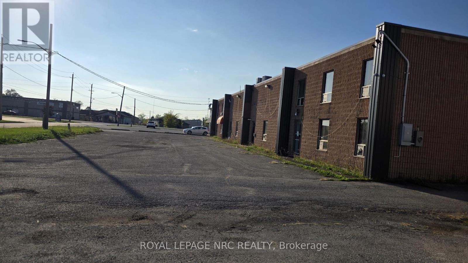 12-18 Clark Street S, Welland (Broadway), Ontario  L3B 5W6 - Photo 5 - X12432038