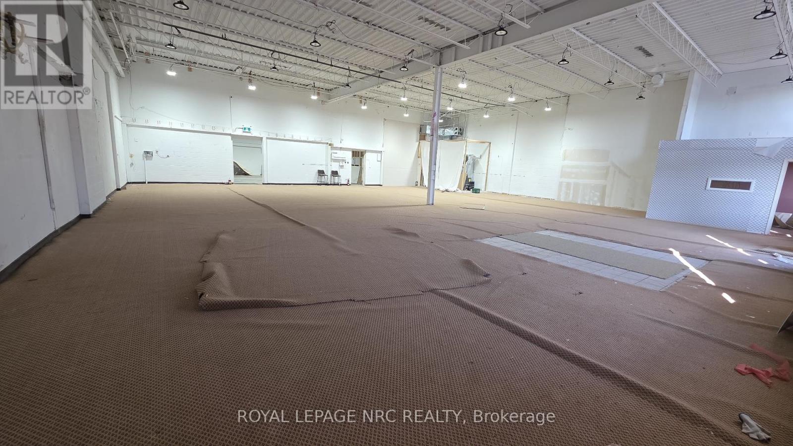 12-18 Clark Street S, Welland (Broadway), Ontario  L3B 5W6 - Photo 7 - X12432038