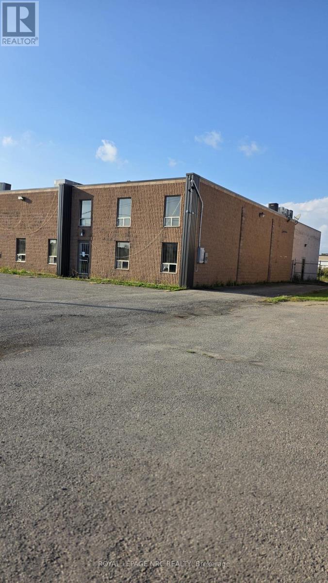 12-18 Clark Street S, Welland (Broadway), Ontario  L3B 5W6 - Photo 6 - X12432038