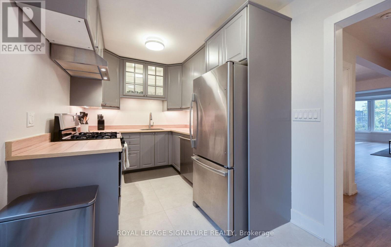 Upper - 466 Pape Avenue, Toronto, Ontario  M4K 3P7 - Photo 11 - E12431827