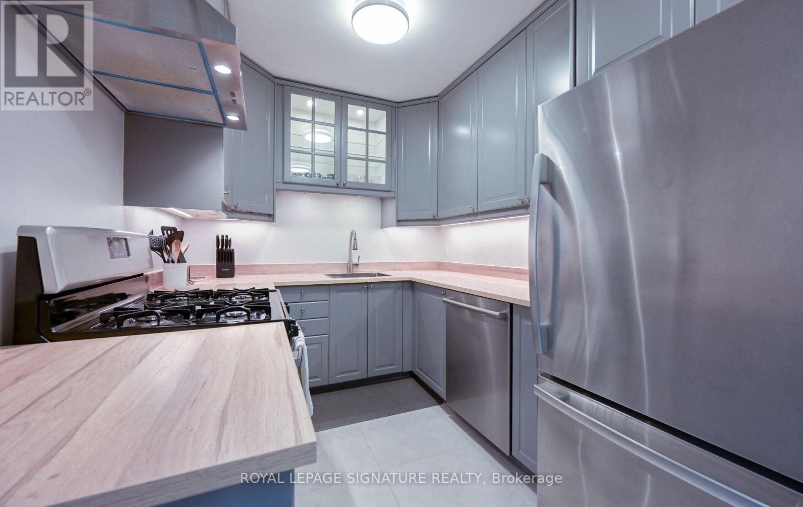 Upper - 466 Pape Avenue, Toronto, Ontario  M4K 3P7 - Photo 13 - E12431827