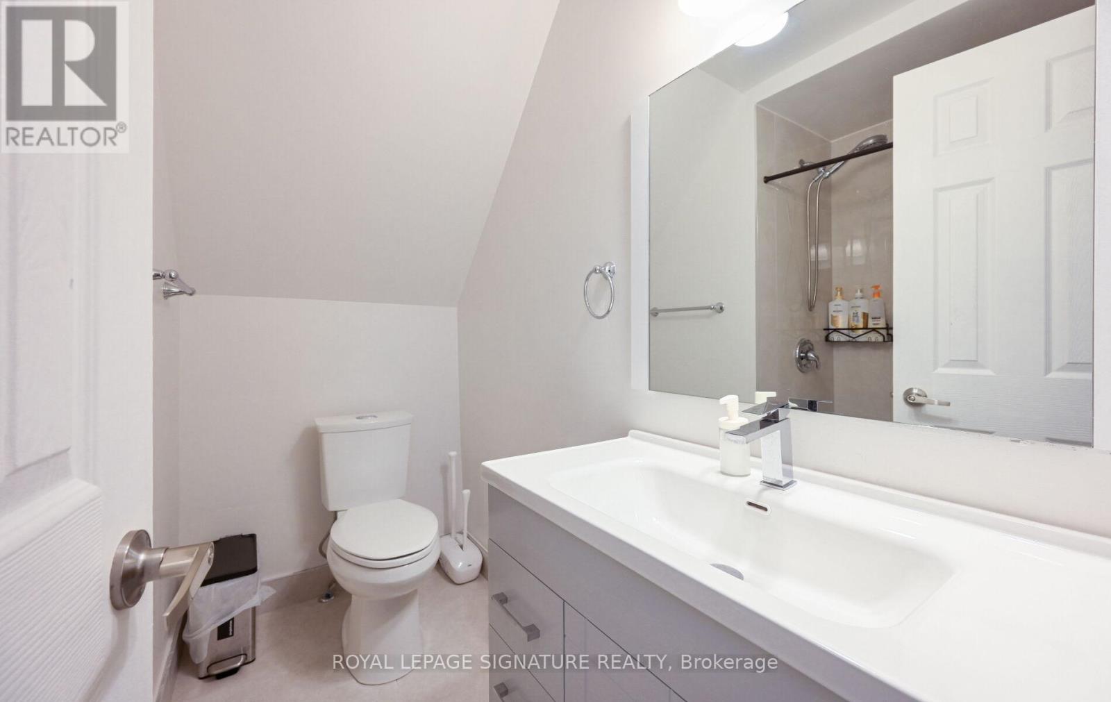 Upper - 466 Pape Avenue, Toronto, Ontario  M4K 3P7 - Photo 20 - E12431827