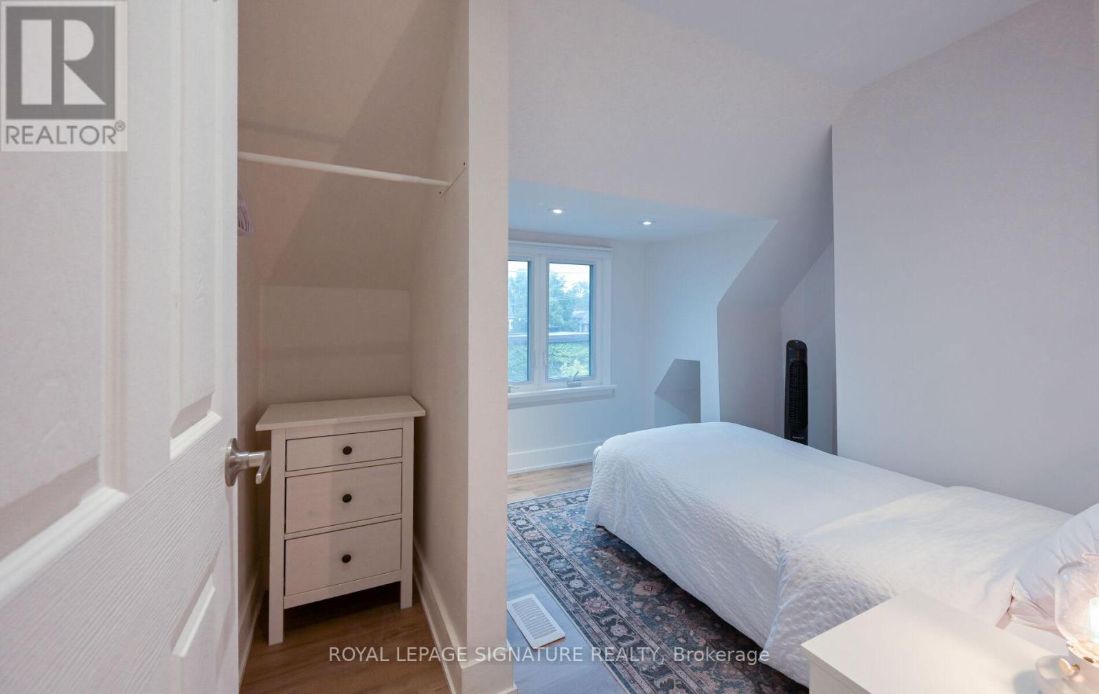Upper - 466 Pape Avenue, Toronto, Ontario  M4K 3P7 - Photo 24 - E12431827
