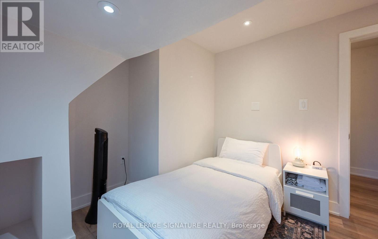 Upper - 466 Pape Avenue, Toronto, Ontario  M4K 3P7 - Photo 25 - E12431827